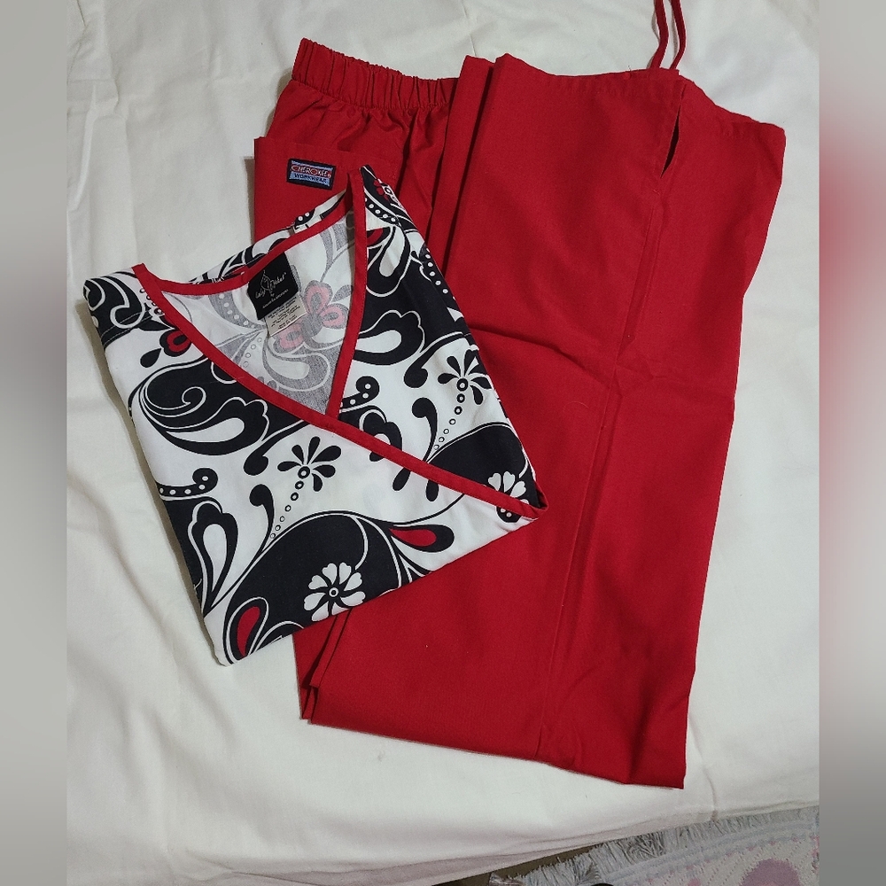 Cherokee Black and White Floral Blouse with Red Trim - Picture 3 of 3